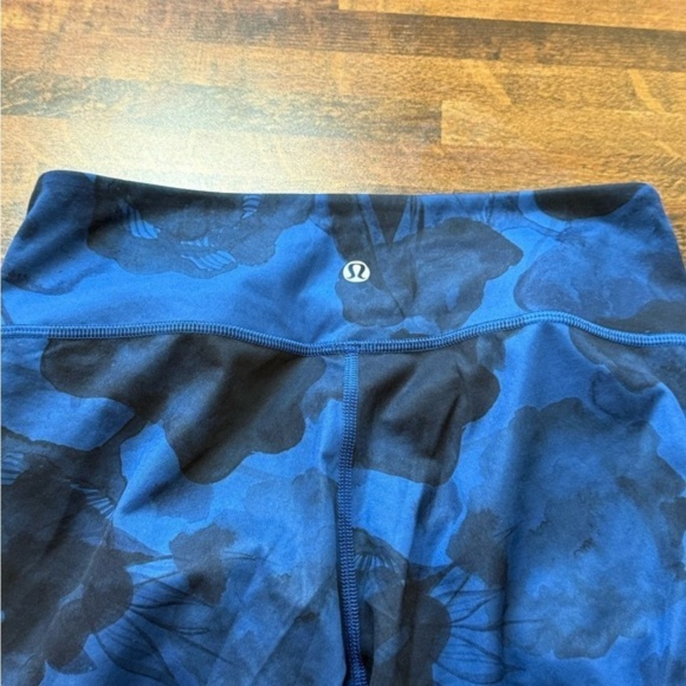 LULULEMON Wunder Under Crops Inky Floral Print size 6 - Picture 5 of 7